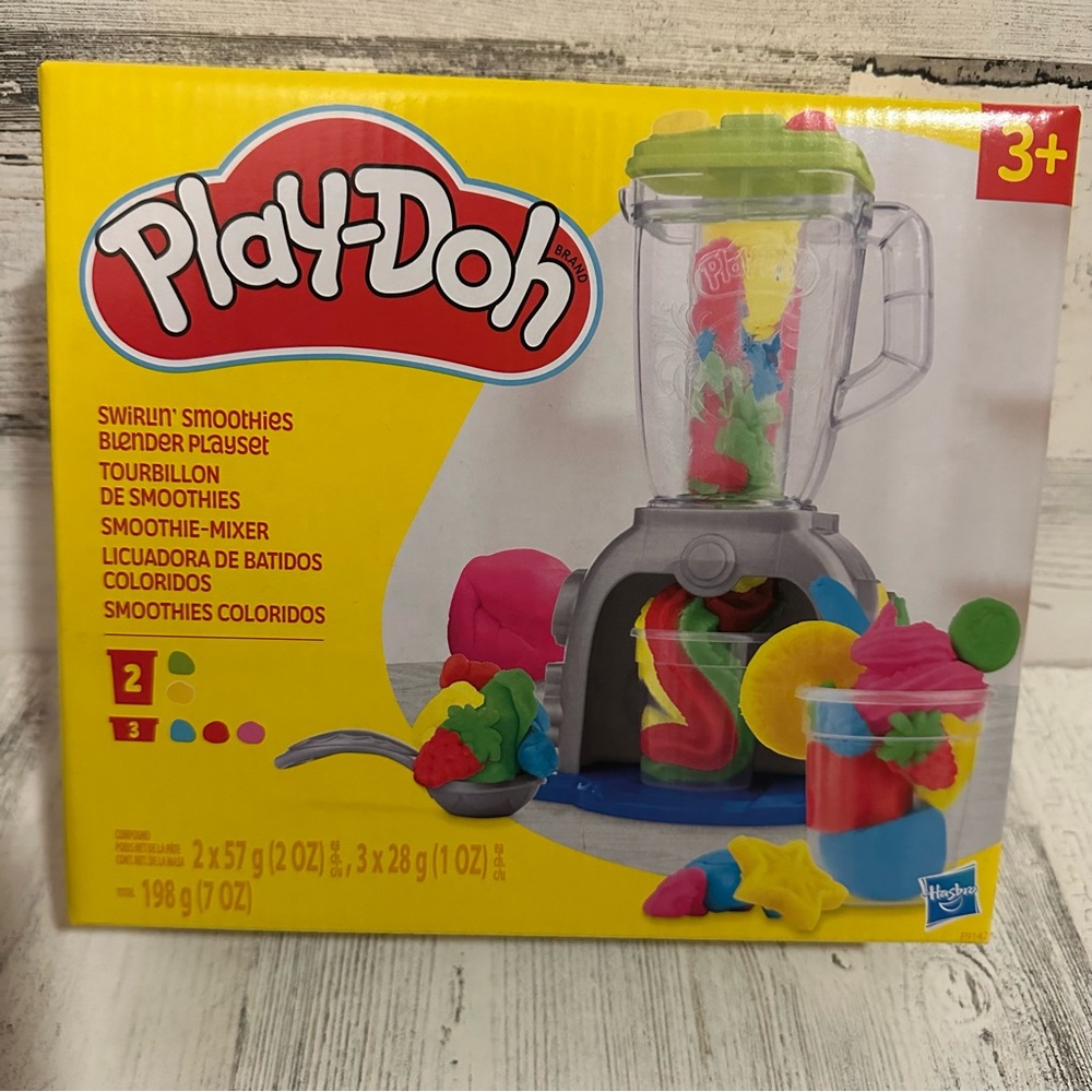 Play-Doh Swirlin' Smoothies Blender Playset NEW